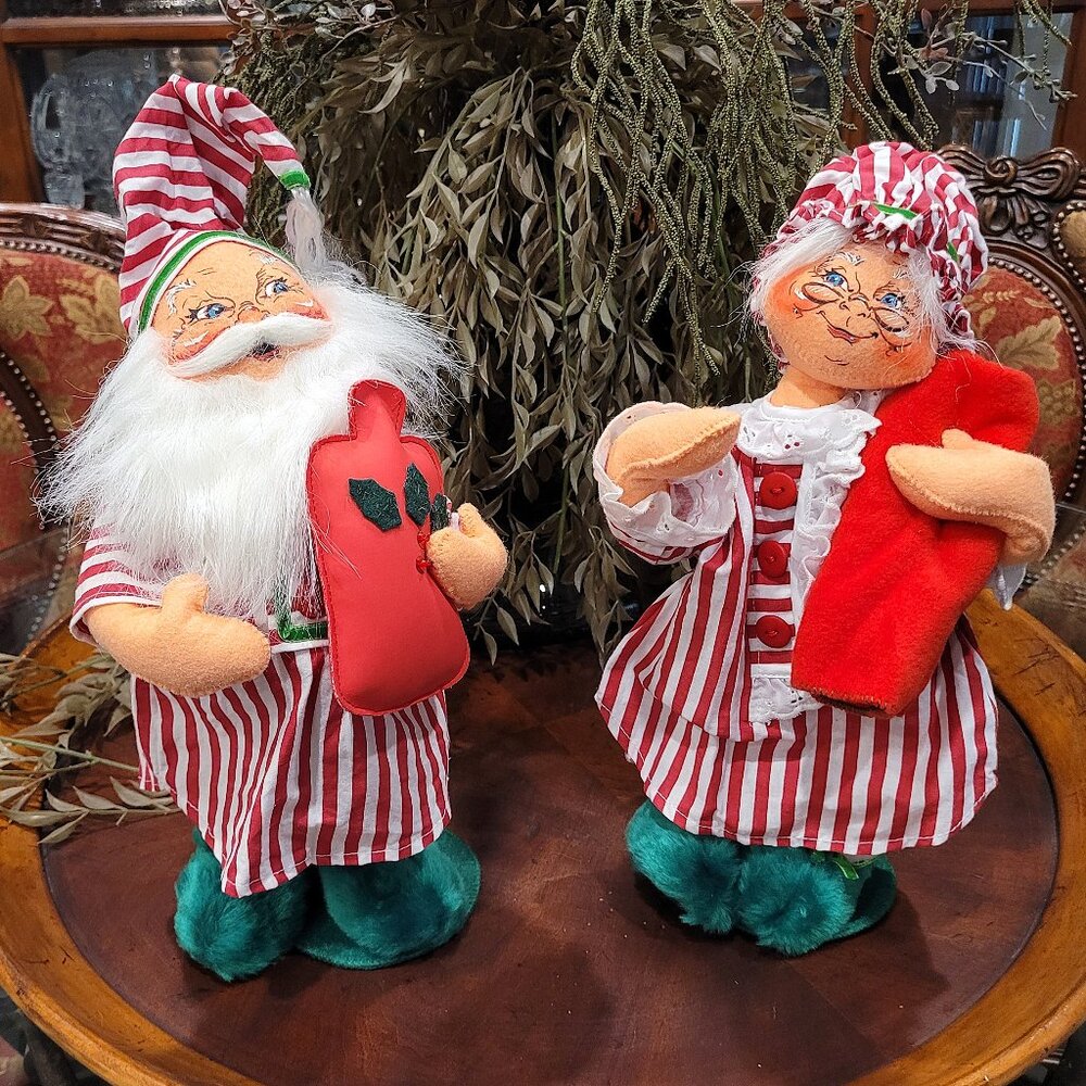 Annalee Santa & Mrs. Claus Christmas Dolls 2006 Hot Water Bottle & Blanket